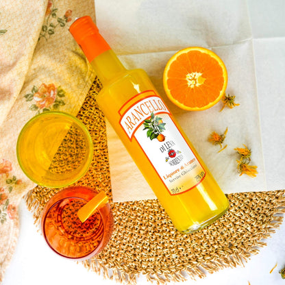 Ein italienischer Orangenlikör wird traditionell Aranchello genannt.