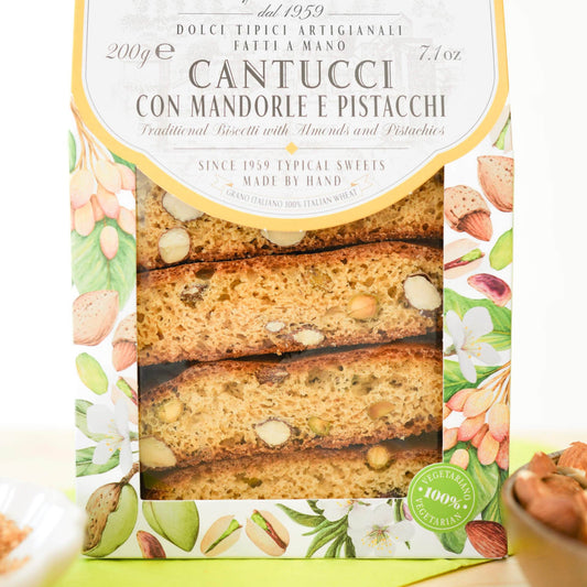 Originale Cantuccini mit Pistazie und Mandeln aus der Toskana.